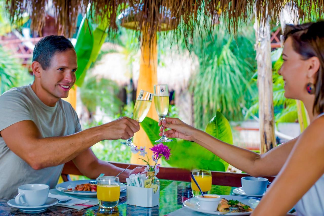 Magic Blue Spa Boutique Hotel Adults Only Playa del Carmen Exterior photo A couple dining at a restaurant